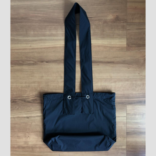 （ナイロン生地　黒）幅広ベルトの巾着ショルダーバッグ ハンドメイドのファッション小物(バッグ)の商品写真