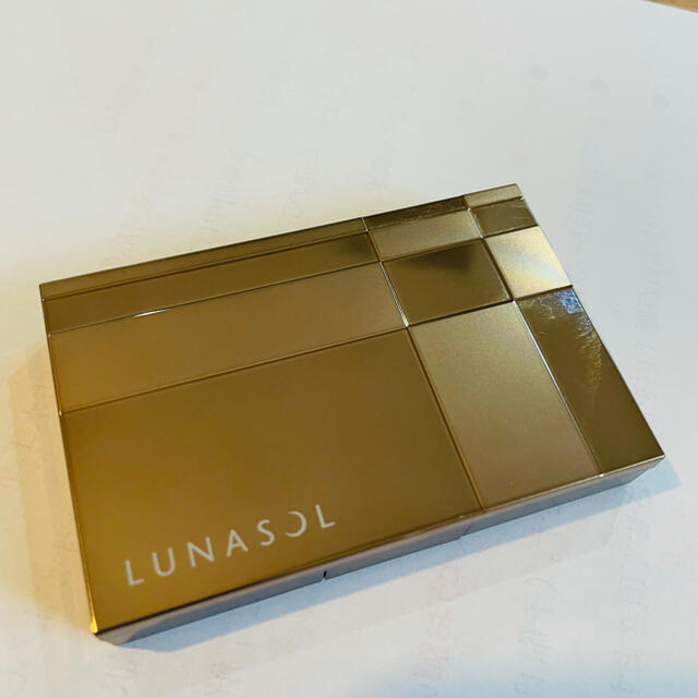 LUNASOL(ルナソル)の【新品未開封】ルナソル　アイゾーンコンパクト　#01 ナチュラルブラウン コスメ/美容のベースメイク/化粧品(パウダーアイブロウ)の商品写真