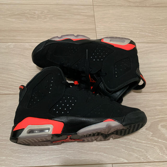 NIKE(ナイキ)のAIR JORDAN 6 RETRO BLACK INFRARED 2019GS レディースの靴/シューズ(スニーカー)の商品写真