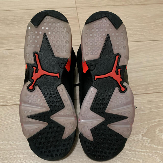 NIKE(ナイキ)のAIR JORDAN 6 RETRO BLACK INFRARED 2019GS レディースの靴/シューズ(スニーカー)の商品写真