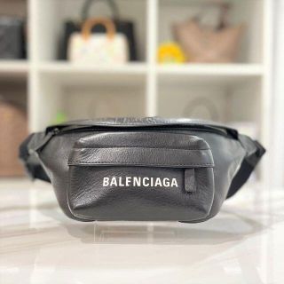 バレンシアガ(Balenciaga)の未使用に近い★　バレンシアガ　エブリデイ　ボディバッグ　黒(ボディーバッグ)