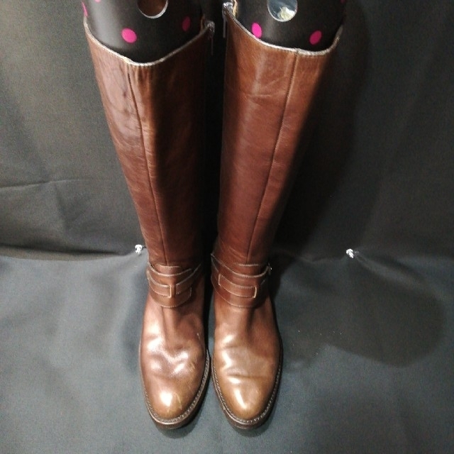 L'EQUIPE 　ヨシエイナバ　ベルト付ロングブーツ　ブラウン レディースの靴/シューズ(ブーツ)の商品写真