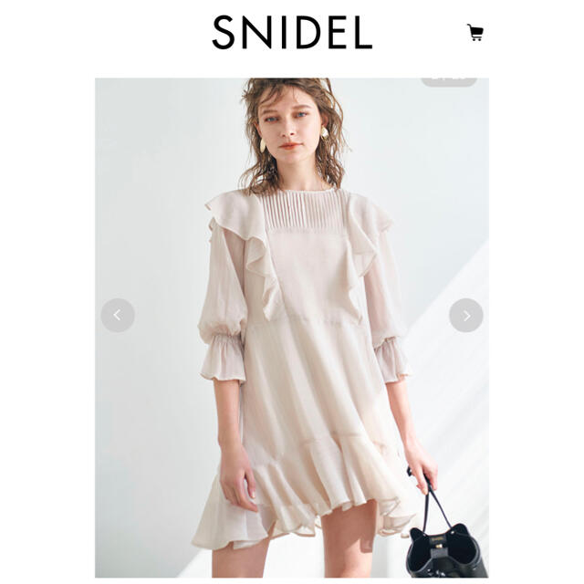 SNIDEL フリルチュニックブラウス