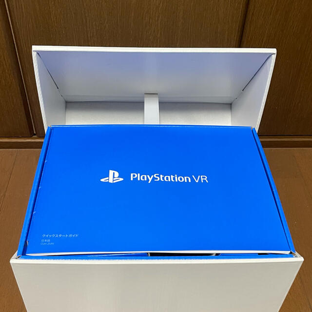 PlayStation VR(プレイステーションヴィーアール)のPSVR 本体（カメラ同梱） エンタメ/ホビーのゲームソフト/ゲーム機本体(家庭用ゲーム機本体)の商品写真