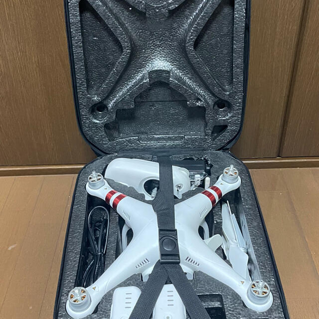 DJI phantom 3  難あり エンタメ/ホビーのおもちゃ/ぬいぐるみ(ホビーラジコン)の商品写真