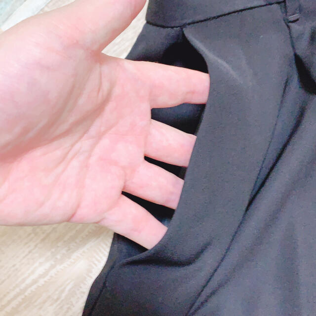 GU(ジーユー)のセンタープレスバミューダパンツ　ブラック　大きいサイズ　試着のみ⭐︎ 売り切れ レディースのパンツ(カジュアルパンツ)の商品写真