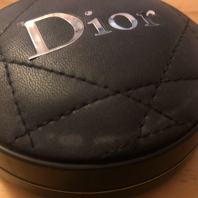 Dior(ディオール)のディオール  クッションファンデ　ケース コスメ/美容のメイク道具/ケアグッズ(ボトル・ケース・携帯小物)の商品写真