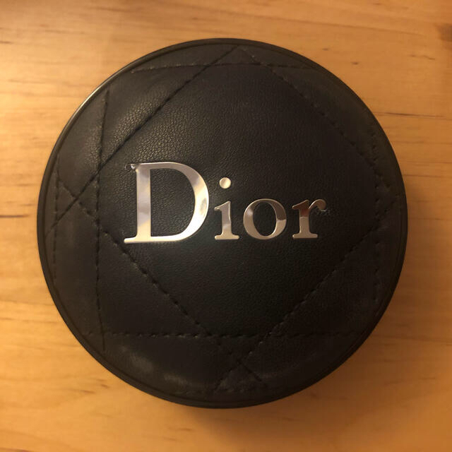 Dior(ディオール)のディオール  クッションファンデ　ケース コスメ/美容のメイク道具/ケアグッズ(ボトル・ケース・携帯小物)の商品写真