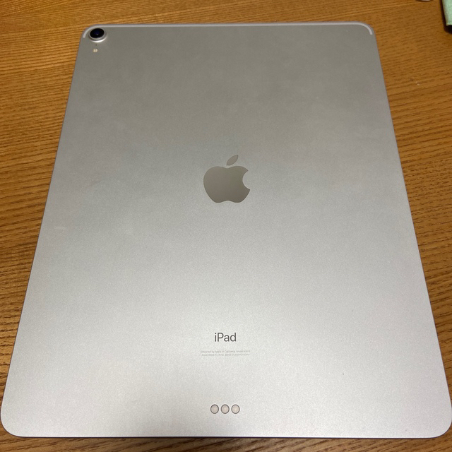 Apple(アップル)のAPPLE iPad Pro 12.9 純正キーボードケース付き スマホ/家電/カメラのPC/タブレット(タブレット)の商品写真