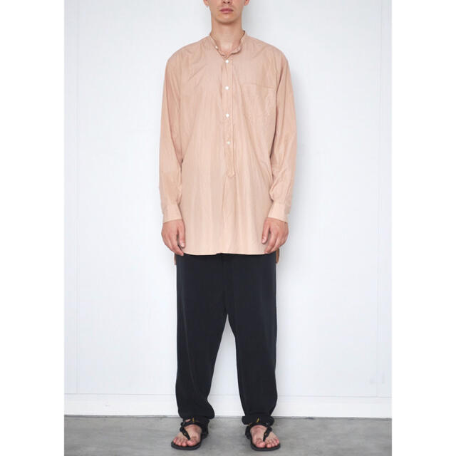 COMOLI(コモリ)のcomoli 18ss サンドピンク　バンドカラーシャツ メンズのトップス(シャツ)の商品写真