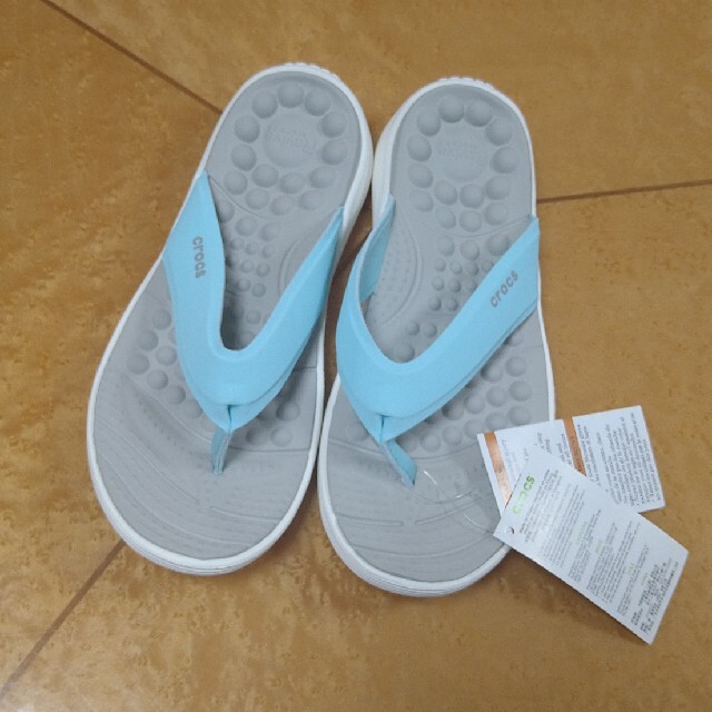 crocs(クロックス)のクロックスサンダル　W7サイズ(日本23cm) レディースの靴/シューズ(ビーチサンダル)の商品写真