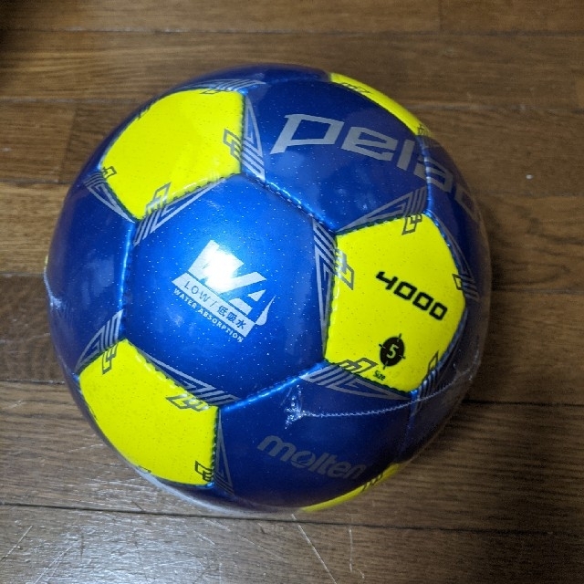 molten(モルテン)のサッカーボール　モルテン　ペレーダ4000（F5L4000）　５号球 スポーツ/アウトドアのサッカー/フットサル(ボール)の商品写真