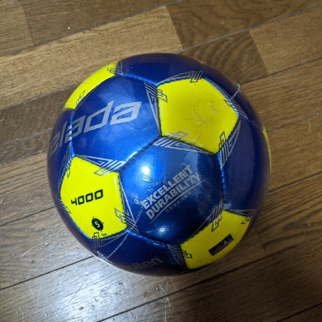 molten(モルテン)のサッカーボール　モルテン　ペレーダ4000（F5L4000）　５号球 スポーツ/アウトドアのサッカー/フットサル(ボール)の商品写真