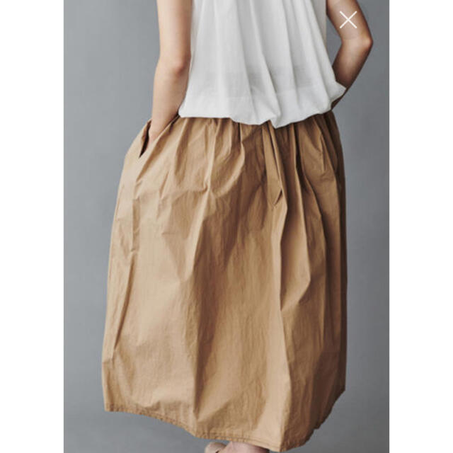 mina perhonen(ミナペルホネン)のミナペルホネン  papier   スカート☆新品　ベージュ レディースのスカート(ロングスカート)の商品写真