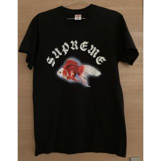 シュプリーム(Supreme)のsupreme  Tシャツ　金魚　ブラック　M(Tシャツ/カットソー(半袖/袖なし))