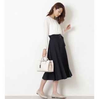 ナチュラルビューティーベーシック(NATURAL BEAUTY BASIC)の【お値下げ】美品バックルベルトフレアスカートナチュラルビューティーベーシック(ひざ丈スカート)