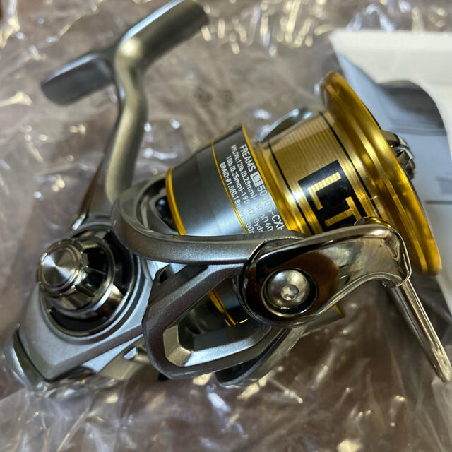 DAIWA(ダイワ)のダイワ　リール　FREAMS LT5000S-CXH スポーツ/アウトドアのフィッシング(リール)の商品写真