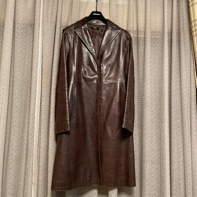 お洒落なヒューゴボスの革のコート calfskin | フリマアプリ ラクマ