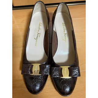 サルヴァトーレフェラガモ(Salvatore Ferragamo)のサルヴァトーレ　フェラガモ　ヴァラ　7C 美品(ハイヒール/パンプス)