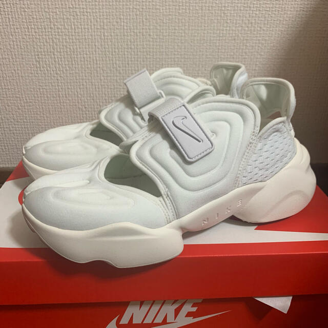 ほぼ未使用NIKEナイキ　アクアリフト　シルバー　24㎝