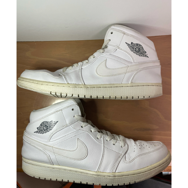 NIKE(ナイキ)のNIKE  AIR JORDAN 1 MID  メンズの靴/シューズ(スニーカー)の商品写真