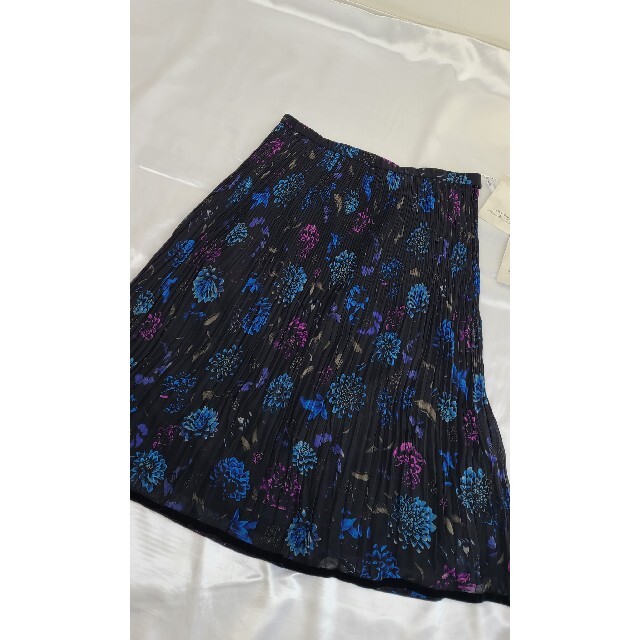 HANAE MORI(ハナエモリ)のタグ付き♪大きめサイズ♪ ハナエモリ　プリーツスカート レディースのスカート(ひざ丈スカート)の商品写真