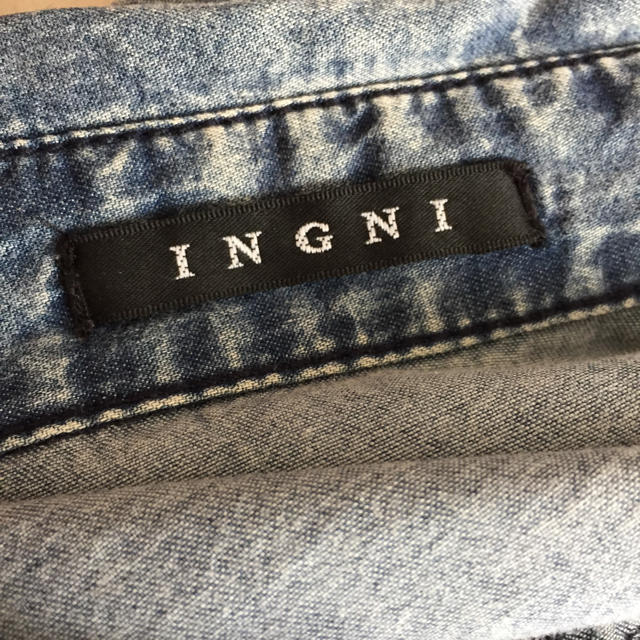 INGNI(イング)のINGNI デニムシャツ ケミカル 半袖 レディースのトップス(シャツ/ブラウス(半袖/袖なし))の商品写真