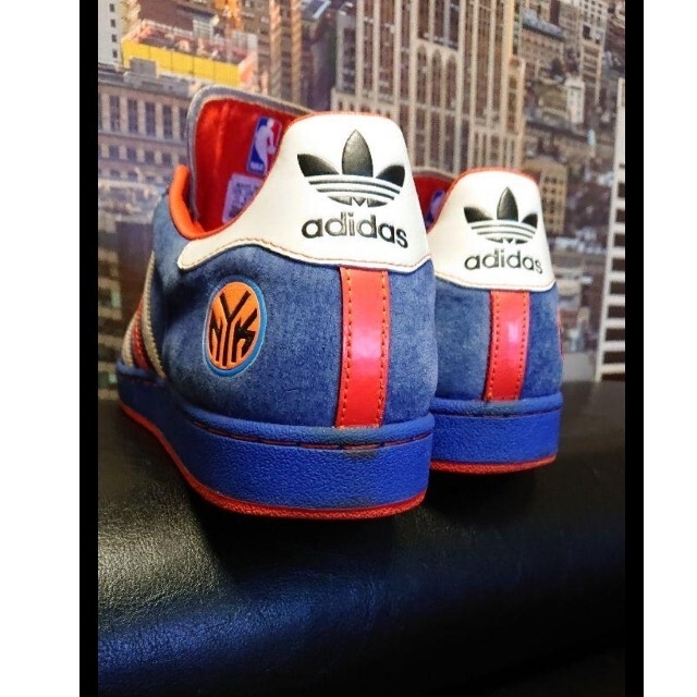 adidas(アディダス)のadidas・NBA  NEW YORK KNICKS・スーパースター メンズの靴/シューズ(スニーカー)の商品写真