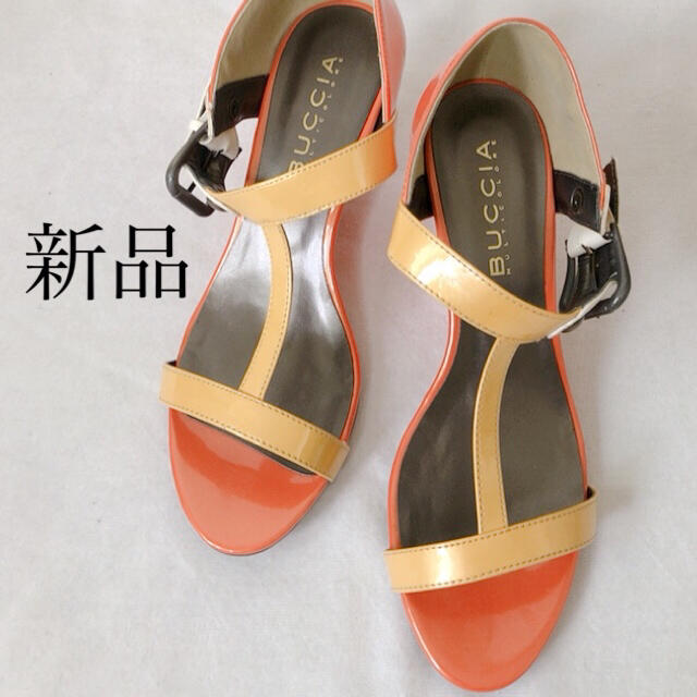 新品⭐︎イエロー×オレンジ⭐︎サンダル⭐︎光沢 レディースの靴/シューズ(サンダル)の商品写真