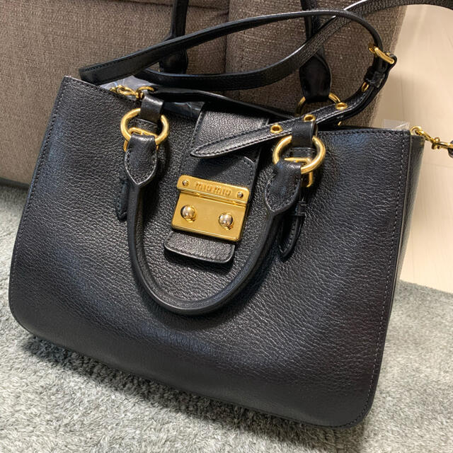 miumiu(ミュウミュウ)のmiu miu マドラスバッグ レディースのバッグ(ハンドバッグ)の商品写真