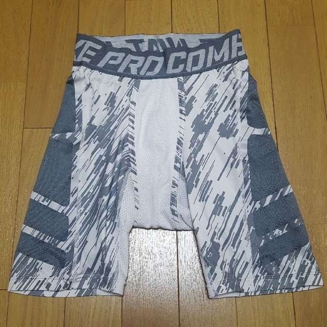 NIKE(ナイキ)のNIKE Pro Combat　ナイキ　プロ　スパッツ　ハーフタイツ　メンズ　M メンズのレッグウェア(レギンス/スパッツ)の商品写真