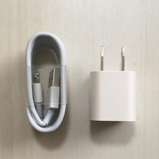 アップル(Apple)のiPhone 充電ケーブル ライトニングケーブル(バッテリー/充電器)