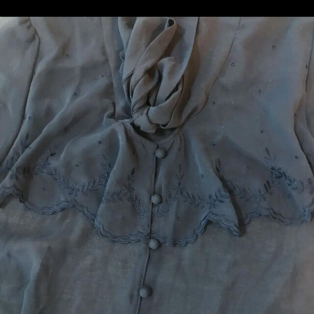 シフォンブラウス紺 レディースのトップス(シャツ/ブラウス(長袖/七分))の商品写真