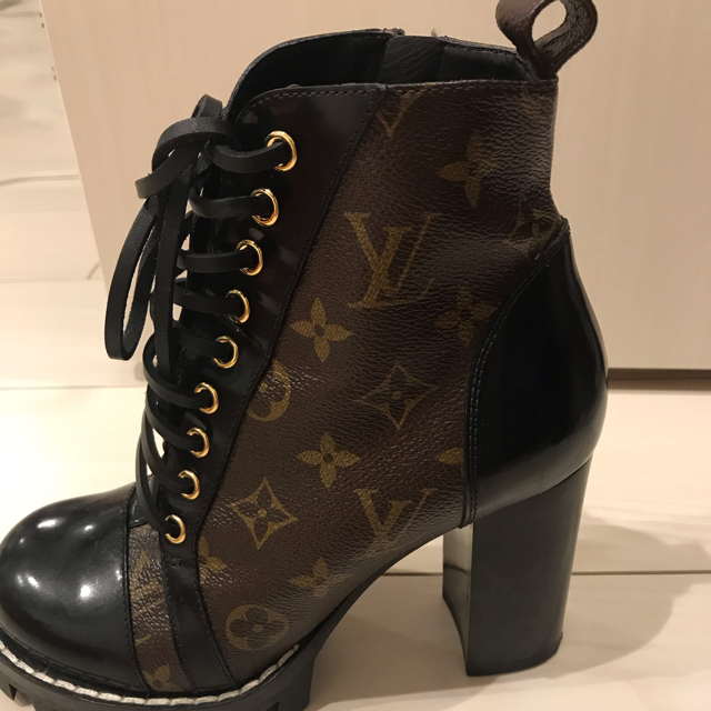 LOUIS VUITTON(ルイヴィトン)のルイ・ヴィトン スタートレイル･ライン アンクルブーツ レディースの靴/シューズ(ブーツ)の商品写真