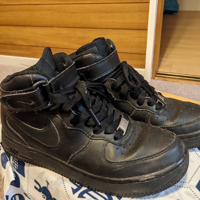 NIKE(ナイキ)のNIKE AIR FORCE 1 MID ナイキ エアフォース1 ミッド レディースの靴/シューズ(スニーカー)の商品写真