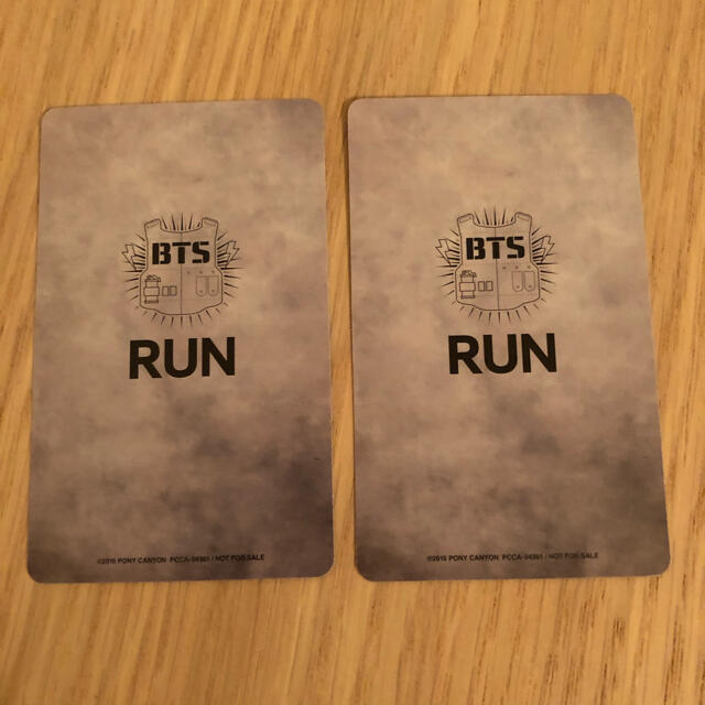 防弾少年団(BTS)(ボウダンショウネンダン)のBTS 防弾少年団 RUN トレカ SUGA シュガ 全員 2枚セット エンタメ/ホビーのCD(K-POP/アジア)の商品写真