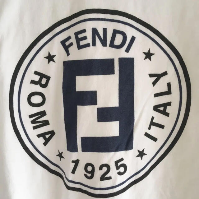 FENDI(フェンディ)の最終価格！FENDI  ロゴ　白　Tシャツ　ズッカ　フェンディ　シャツ メンズのトップス(Tシャツ/カットソー(半袖/袖なし))の商品写真
