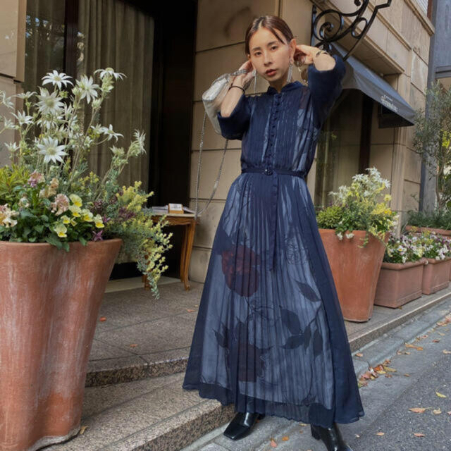 Ameri VINTAGE(アメリヴィンテージ)の AMERI VINTAGE ELLA VEIL DRESS レディースのワンピース(ロングワンピース/マキシワンピース)の商品写真