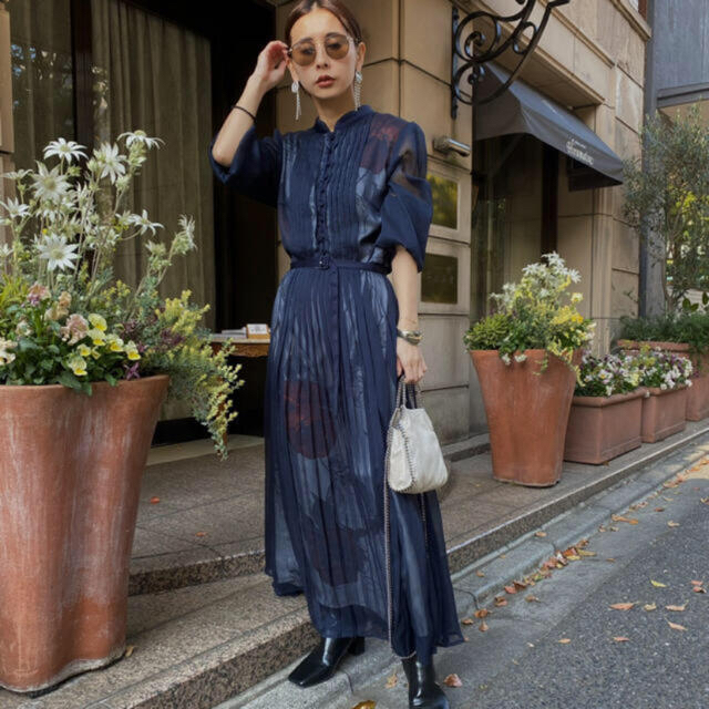 Ameri VINTAGE(アメリヴィンテージ)の AMERI VINTAGE ELLA VEIL DRESS レディースのワンピース(ロングワンピース/マキシワンピース)の商品写真