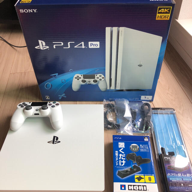 PlayStation4(プレイステーション4)のSONY PlayStation4 Pro 本体 CUH-7200BB02 エンタメ/ホビーのゲームソフト/ゲーム機本体(家庭用ゲーム機本体)の商品写真