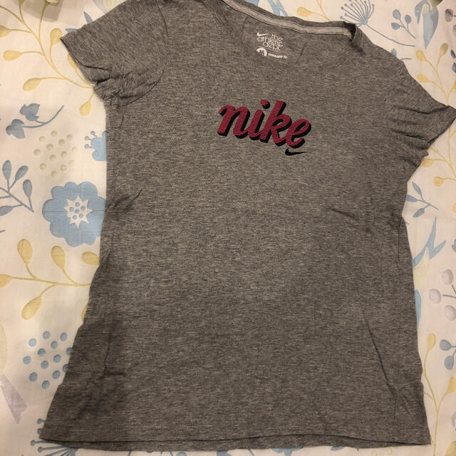 NIKE(ナイキ)のレディース　スポーツTシャツ レディースのトップス(Tシャツ(半袖/袖なし))の商品写真