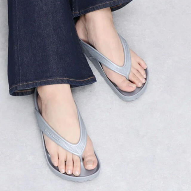 BIRKENSTOCK(ビルケンシュトック)のビルケンシュトック　ホノルル　一度使用　シルバー　37 BIRKENSTOCK レディースの靴/シューズ(サンダル)の商品写真