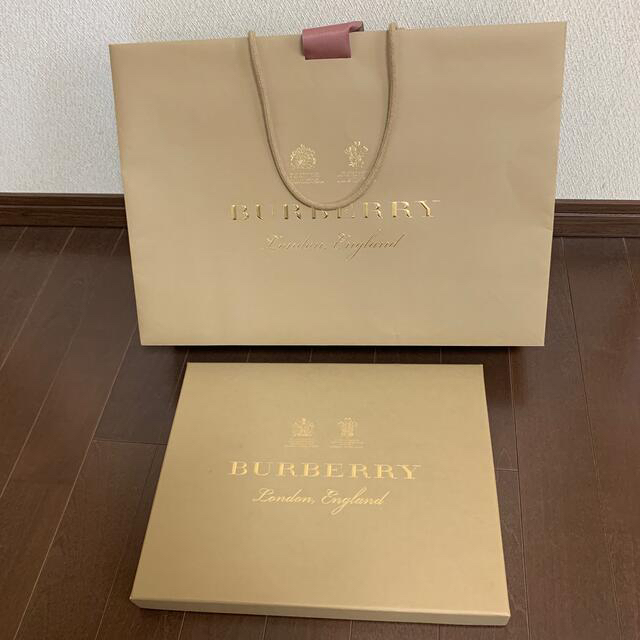 BURBERRY(バーバリー)のバーバリー　ピンクのリボン🎀が可愛い高級感タップリ レディースのファッション小物(その他)の商品写真