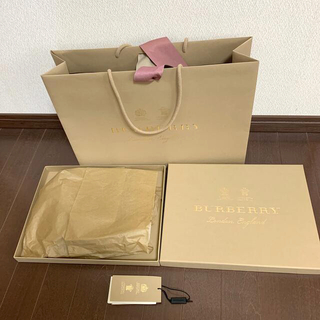 バーバリー(BURBERRY)のバーバリー　ピンクのリボン🎀が可愛い高級感タップリ(その他)