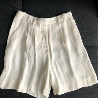 ザラ(ZARA)の超美品　ZARA 白　ハーフパンツ　S(ハーフパンツ)