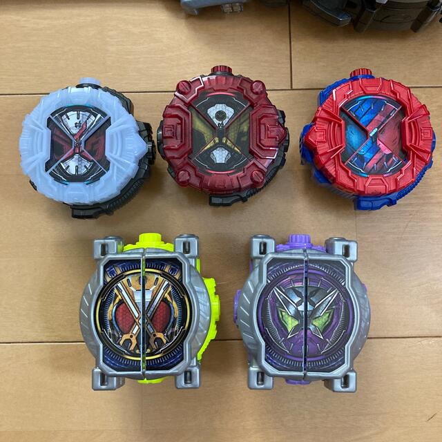 BANDAI(バンダイ)の仮面ライダージオウ　変身ベルト　DXジクウドライバー　ライドウォッチ セット エンタメ/ホビーのフィギュア(特撮)の商品写真