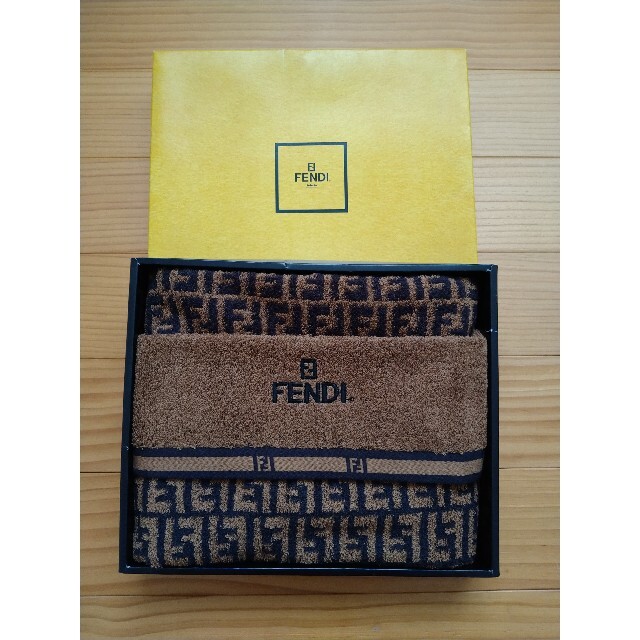 FENDI(フェンディ)のFENDIバスタオル インテリア/住まい/日用品の日用品/生活雑貨/旅行(タオル/バス用品)の商品写真