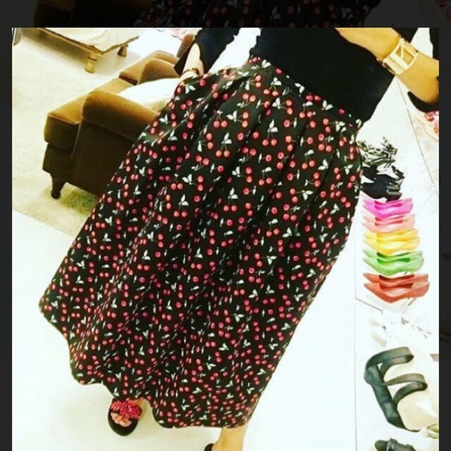 TSURU by Mariko Oikawa(ツルバイマリコオイカワ)のツルバイマリコオイカワ　チェリースカート  レディースのスカート(ロングスカート)の商品写真