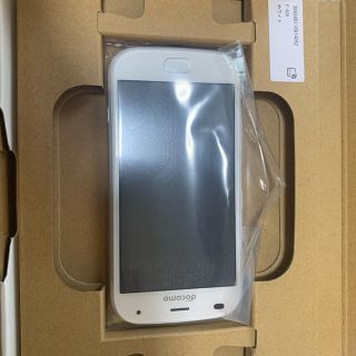 フジツウ(富士通)のらくらくスマートフォン　F42-A(スマートフォン本体)