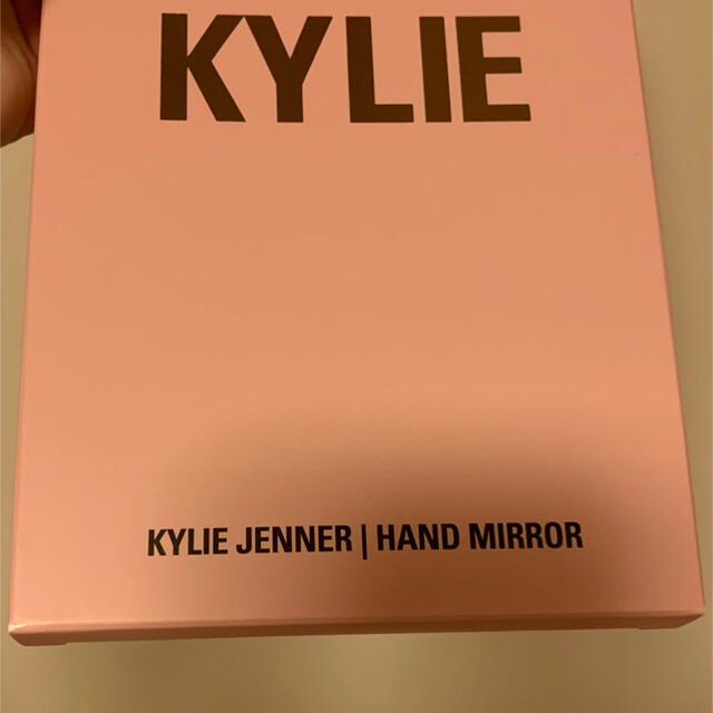 Kylie Cosmetics(カイリーコスメティックス)の大人気♡KYLIE SKIN♡ ミラー  HAND MIRROR 新品未開封 レディースのファッション小物(ミラー)の商品写真